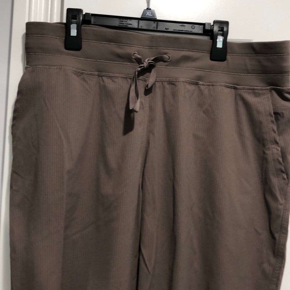 Lulu lemon capris